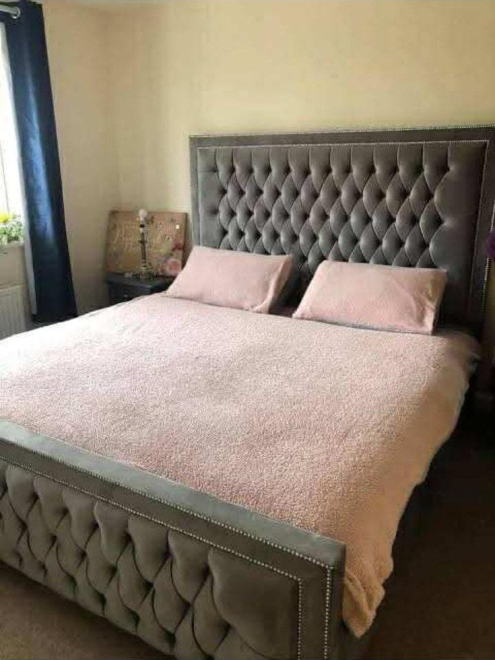 Grey Hilton Bed with pink bedding