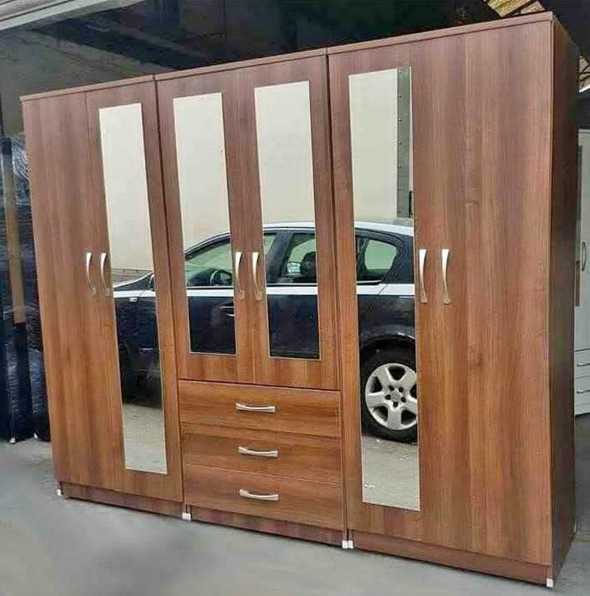 Walnut-effect 4-door wardrobe with mirror doors and drawers