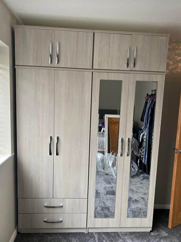 Light oak-effect 3-door wardrobe with mirror doors and top box storage